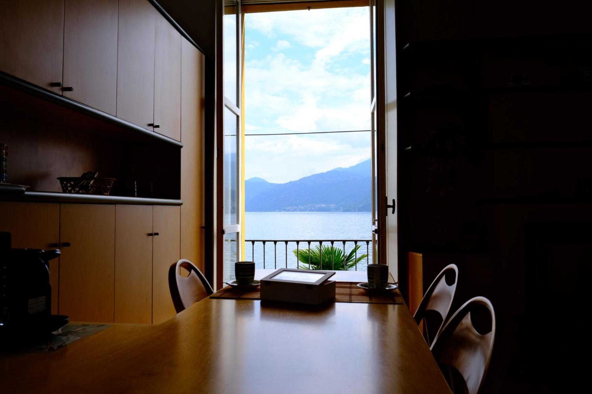 La Casa Di Anna Apartment วาเรนนา ภายนอก รูปภาพ